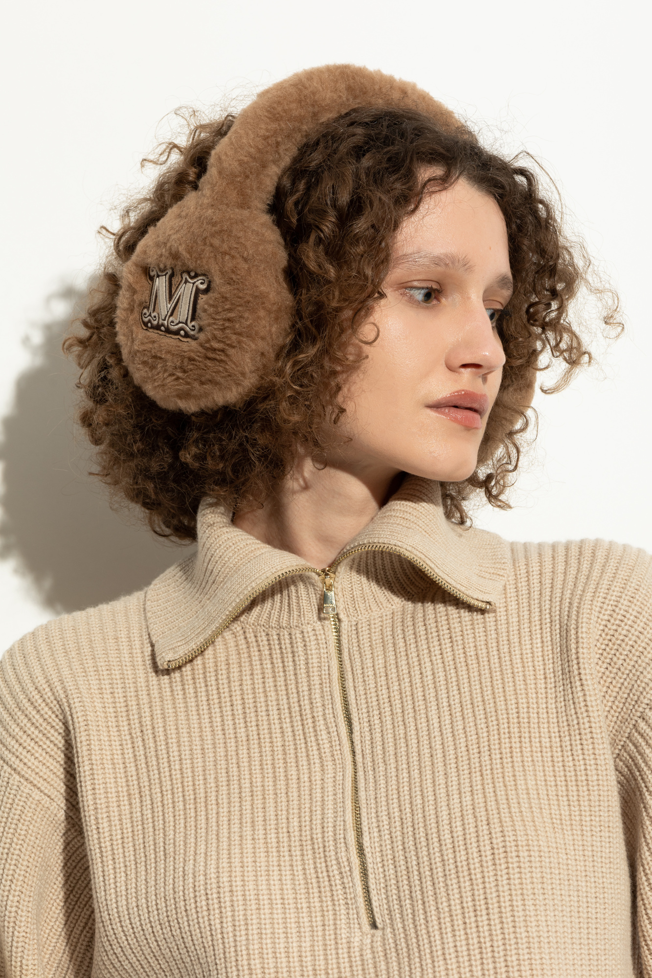 ヘアアクセサリー Max Mara FW25 MUFFY EARMUFF (2524576082600 10739 001) Brown Camel wool earmuffs Max Mara - Vitkac AS